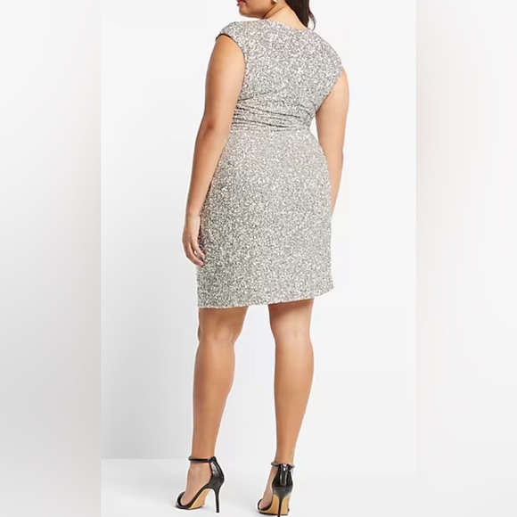 Sequin V-neck Cocktail Dress 🤩 - Picture 2 of 8